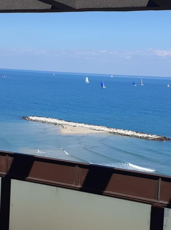 Attico Suite Spiaggia Bari Bagian luar foto