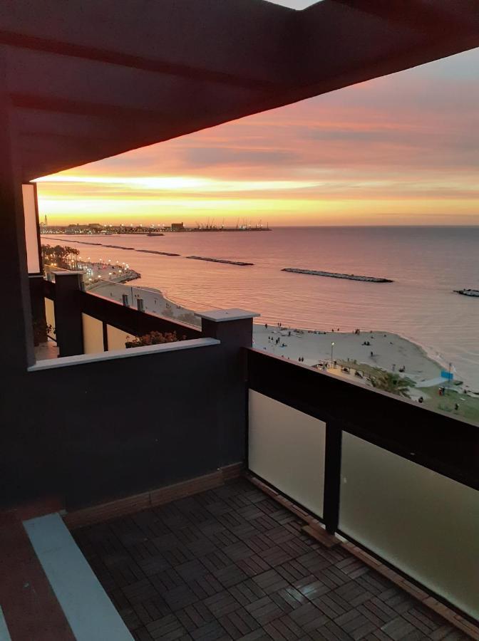 Attico Suite Spiaggia Bari Bagian luar foto