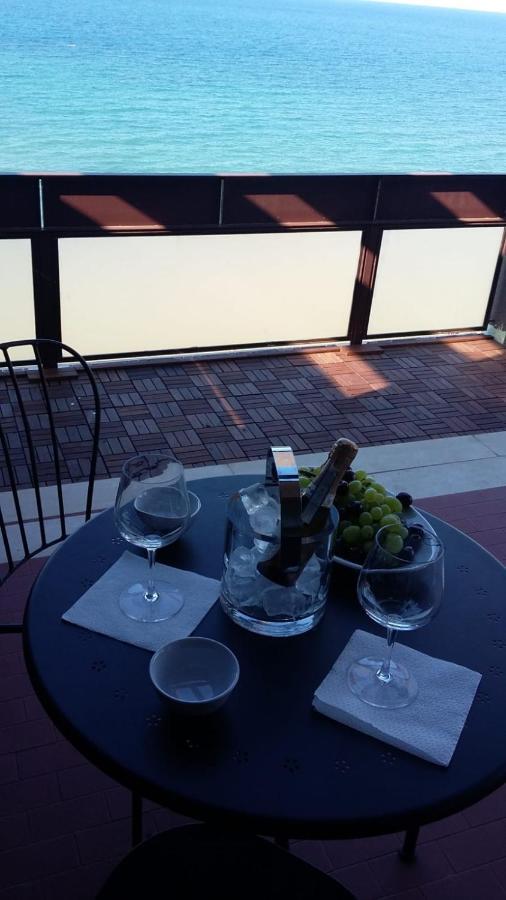 Attico Suite Spiaggia Bari Bagian luar foto