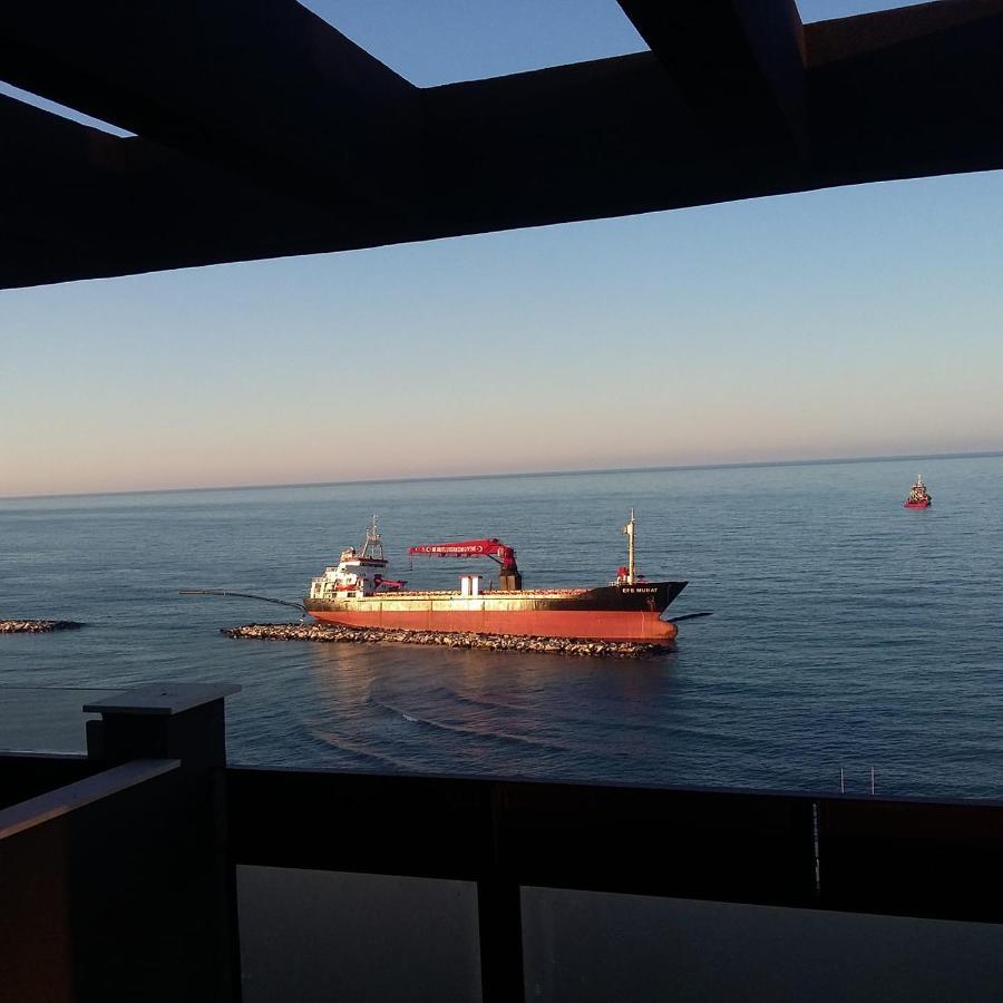 Attico Suite Spiaggia Bari Bagian luar foto
