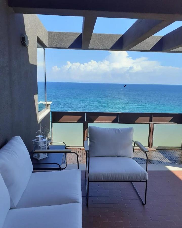 Attico Suite Spiaggia Bari Bagian luar foto